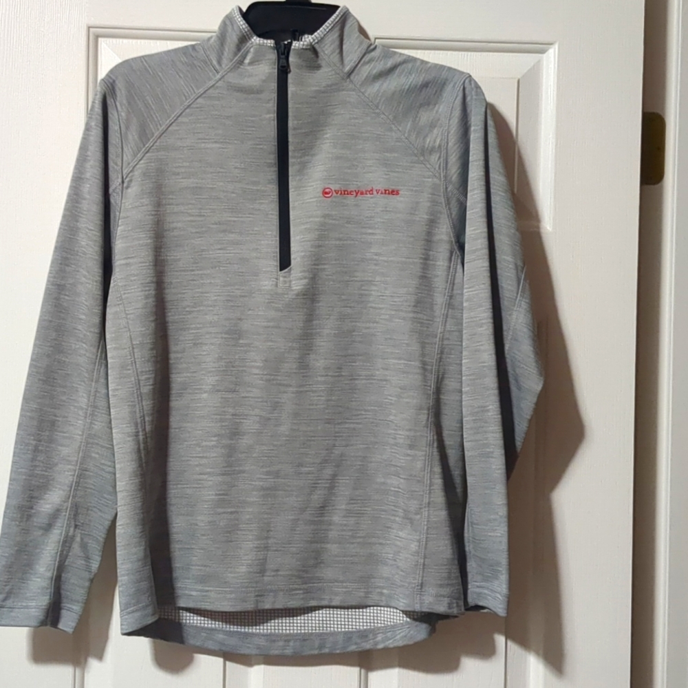 Men's Vineyard Vines Performance quarter zip pullover. Grey size small.